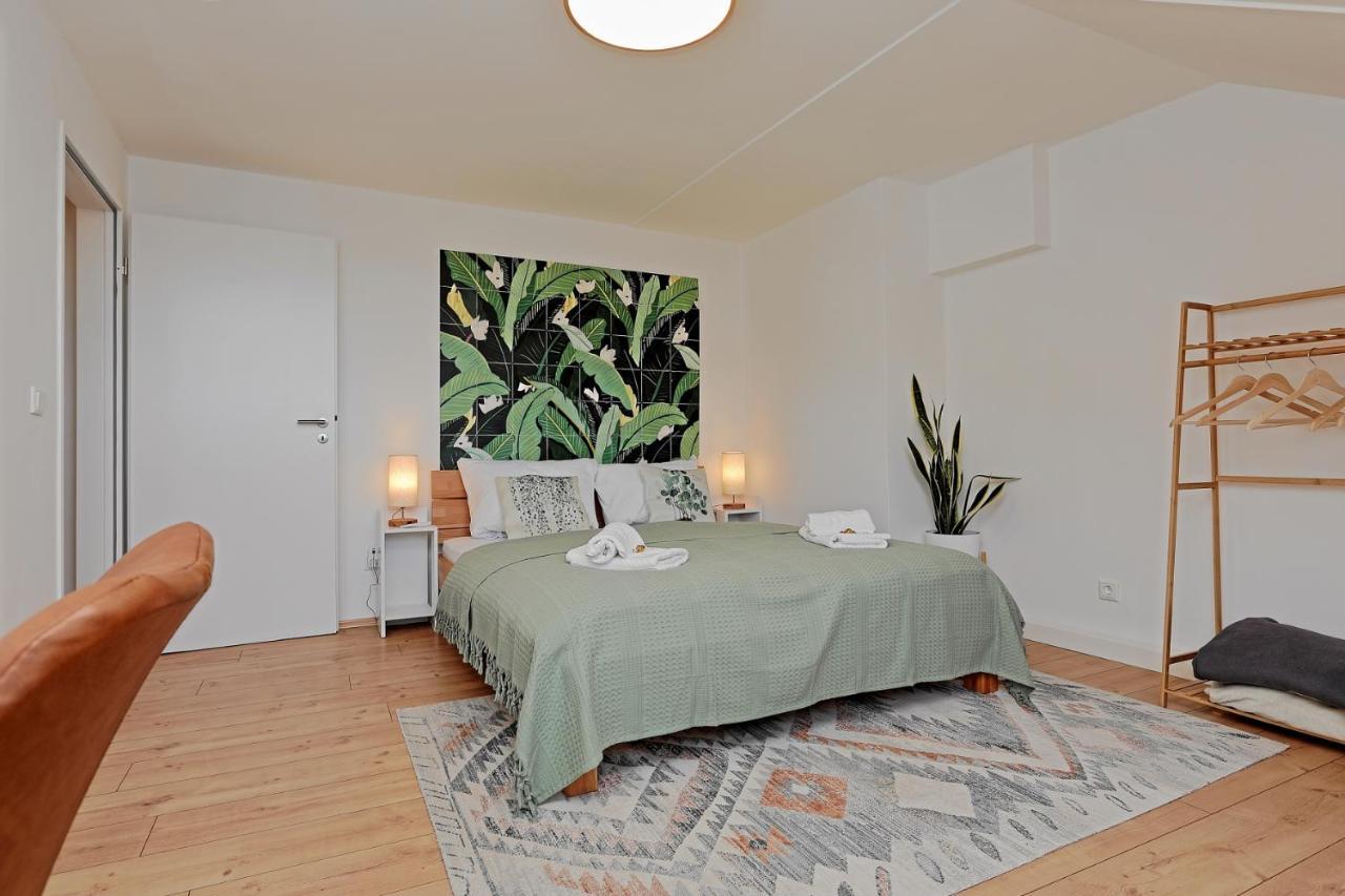 Stay&Dream - 75M² - Two Bedrooms - Kitchen - Netflix Essen Bagian luar foto